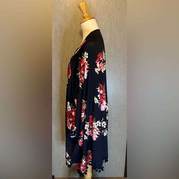 Southern Stitch Floral Kimono w/ Pom Pom Trim size 2X - 3X - Picture 4 of 10